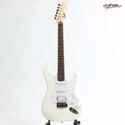 กีต้าร์ไฟฟ้า Squier Bullet Stratocaster HSS สี Arctic White